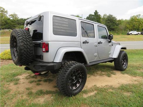 Used 2017 Jeep Wrangler Unlimited Rubicon image 16