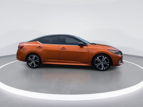 Used 2022 Nissan Sentra SR w/ SR Premium Package image 8