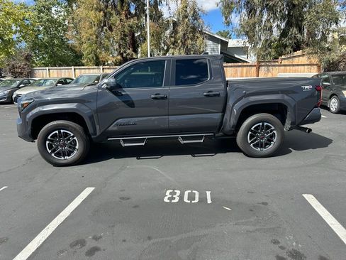 Used 2024 Toyota Tacoma TRD Sport image 2