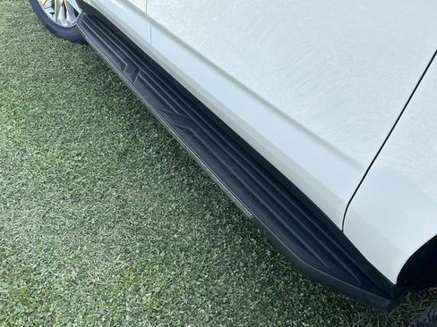 Used 2023 Chevrolet Suburban Premier image 22