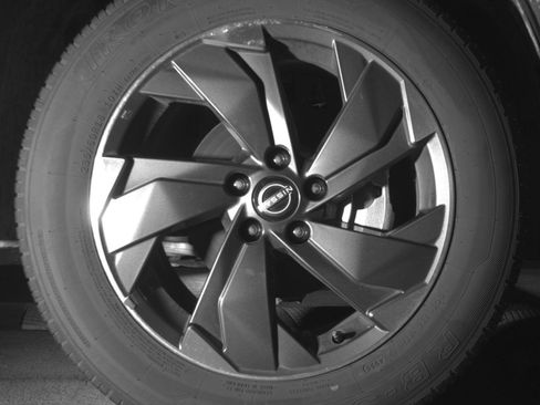 Used 2025 Nissan Rogue SV FWD image 16