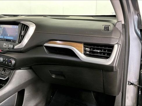 Used 2021 GMC Terrain SLE w/ Driver Convenience Package image 16