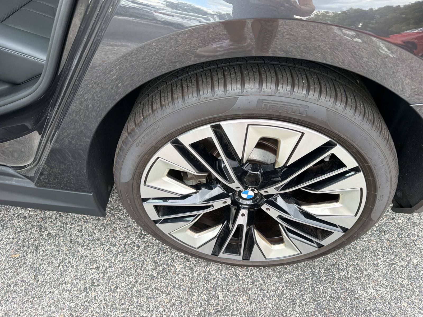 Used 2025 BMW 530i RWD image 11