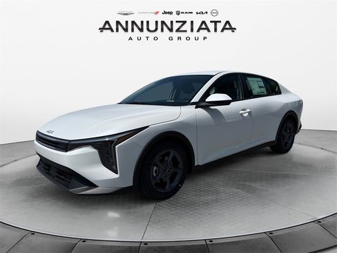 New 2025 Kia K4 LXS image 1