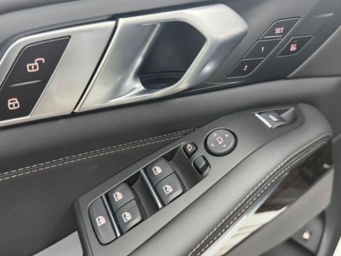New 2026 BMW X5 xDrive50e image 10