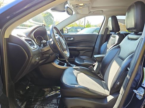 Used 2017 Jeep Compass Latitude w/ Popular Equipment Group FWD image 13