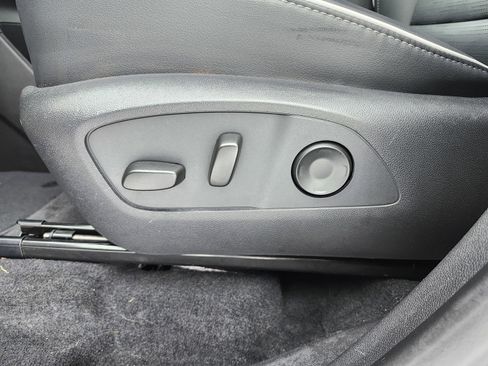 Used 2025 Buick Enclave Sport Touring image 18