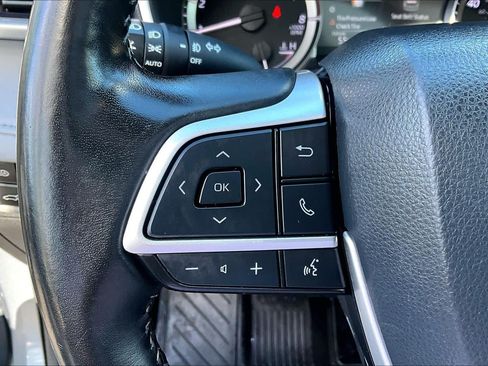 Used 2023 Toyota Highlander XLE AWD/4WD image 23