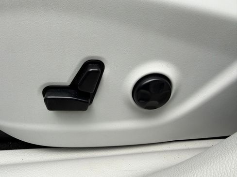 Used 2020 Jeep Cherokee Limited w/ Technology Group image 18