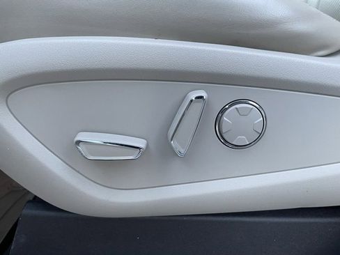 Used 2019 Lincoln MKC Reserve image 10