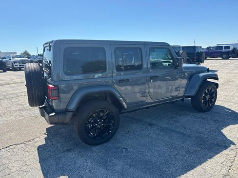Used 2025 Jeep Wrangler Unlimited Sahara w/ Safety Group AWD/4WD image 6