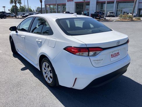 Used 2025 Toyota Corolla LE image 3