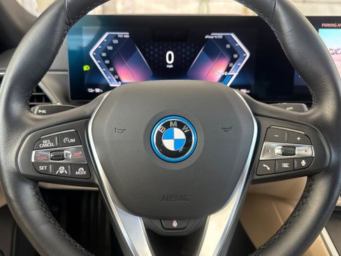 Used 2023 BMW i4 eDrive35 RWD image 10