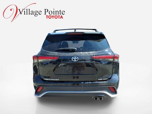 Used 2023 Toyota Highlander XSE AWD/4WD image 3
