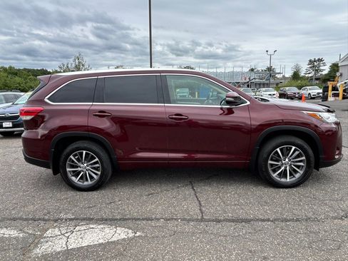 Used 2018 Toyota Highlander XLE AWD/4WD image 4