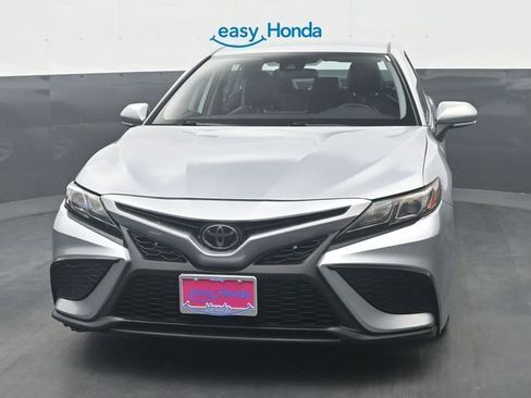 Used 2023 Toyota Camry SE FWD image 3
