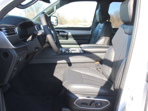 New 2026 Jeep Grand Wagoneer L Limited image 3