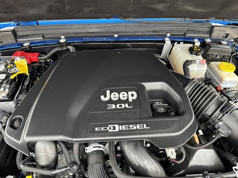 Used 2023 Jeep Wrangler Unlimited Sport image 19