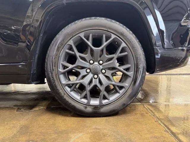 Used 2025 Jeep Grand Cherokee Summit w/ Obsidian Package AWD/4WD image 29