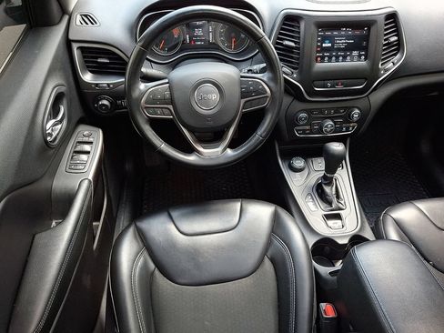 Certified 2019 Jeep Cherokee Latitude Plus w/ Comfort/Convenience Group AWD/4WD image 11