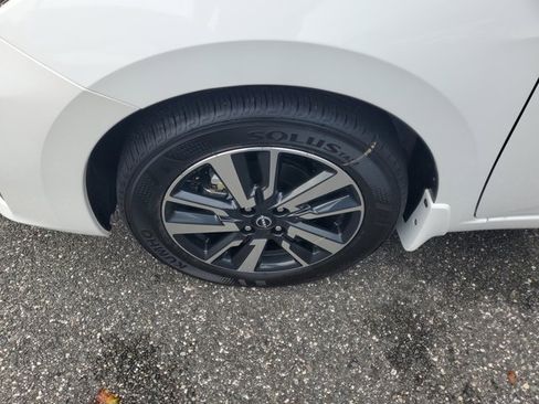 Used 2025 Nissan Versa SV w/ Trunk Package FWD image 5