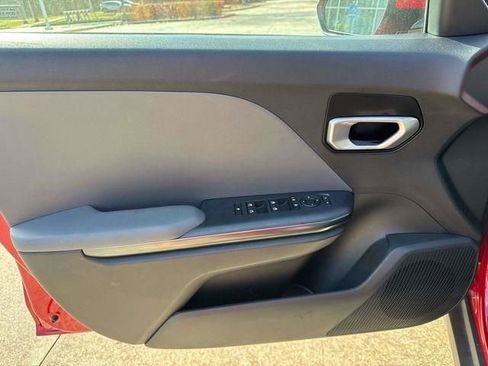 Used 2025 Kia K4 LXS image 27