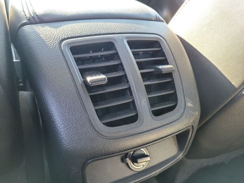Used 2018 Ford Taurus SEL w/ Equipment Group 201A FWD image 14