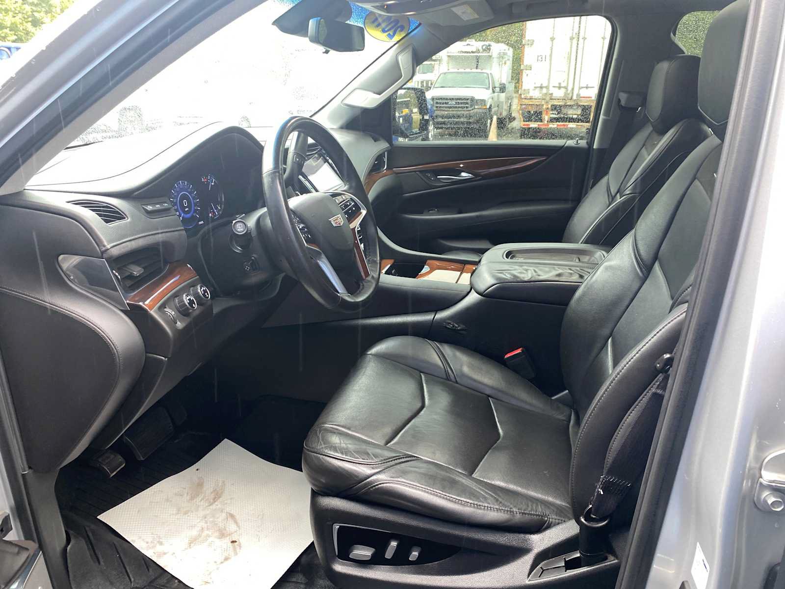Used 2017 Cadillac Escalade Luxury AWD/4WD image 9