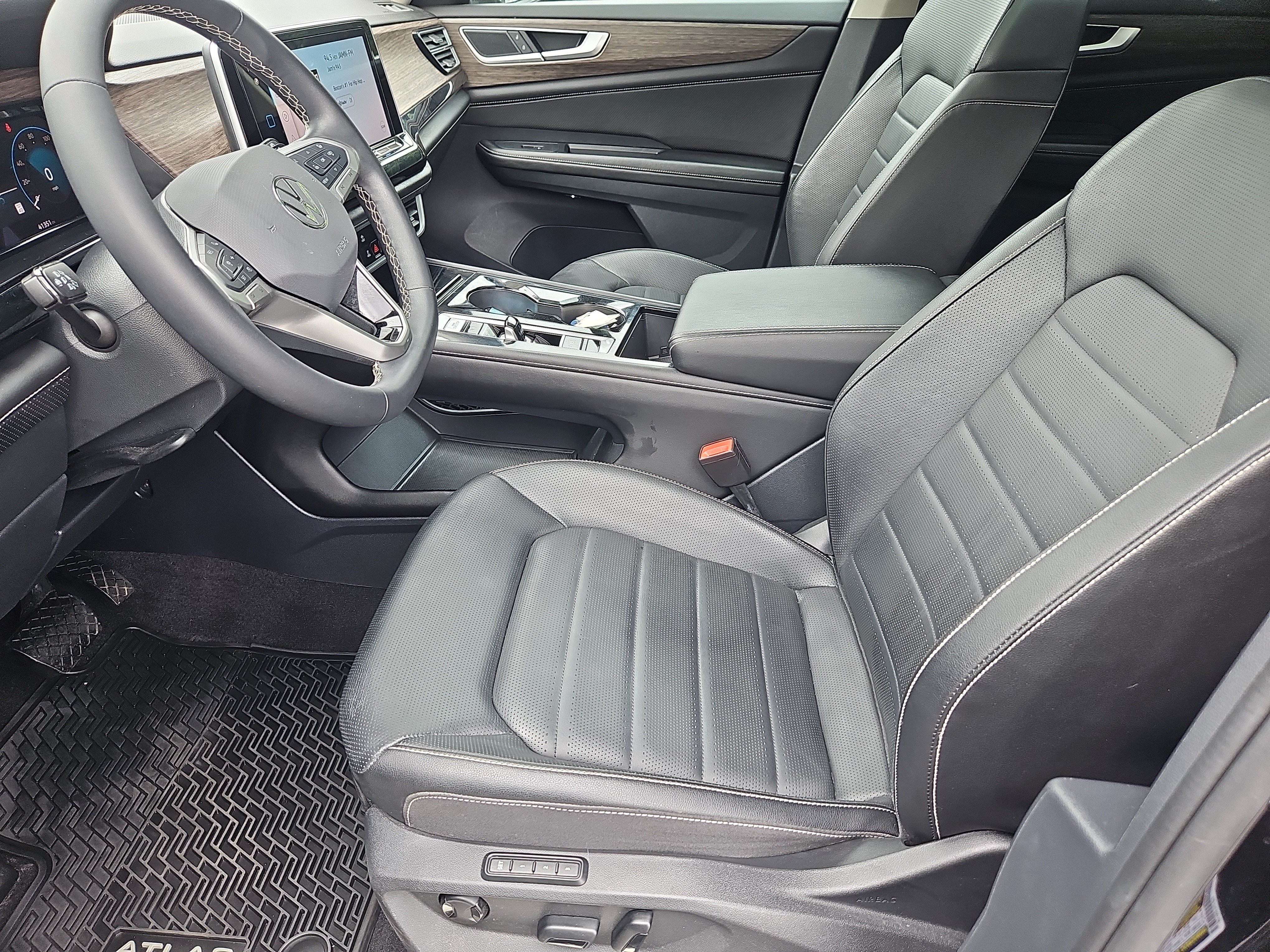 Certified 2024 Volkswagen Atlas SEL AWD/4WD image 35