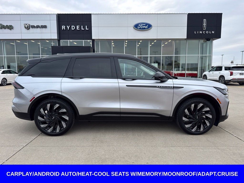 Used 2026 Lincoln Nautilus Reserve w/ Jet Appearance Package AWD/4WD image 2
