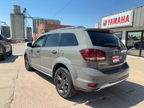 Used 2020 Dodge Journey Crossroad w/ Popular Equipment Group FWD image 9