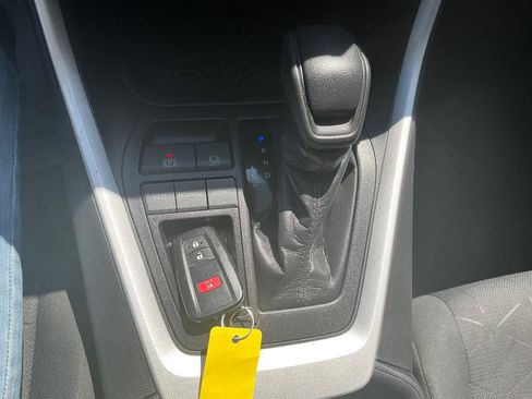 Used 2021 Toyota RAV4 XLE FWD image 18