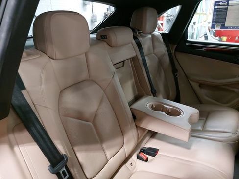 Certified 2019 Porsche Macan AWD/4WD image 12