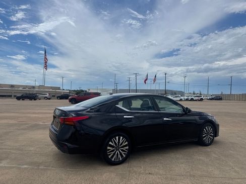 Used 2023 Nissan Altima 2.5 SV FWD image 21
