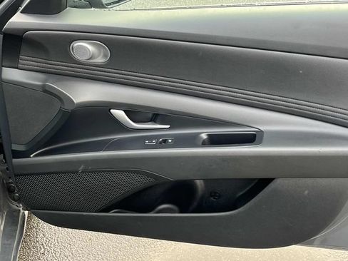 Used 2025 Hyundai Elantra SEL FWD image 21