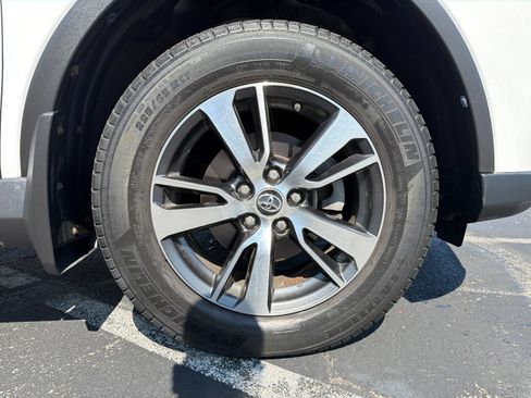 Used 2018 Toyota RAV4 XLE AWD/4WD image 24