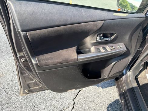 Used 2016 Toyota Prius V Three FWD image 10
