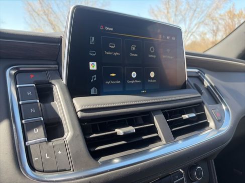 Used 2022 Chevrolet Suburban Z71 AWD/4WD image 15