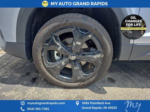 Used 2025 Volkswagen Taos SEL w/ Black Wheel Plus Package AWD/4WD image 29
