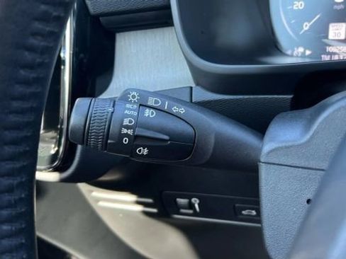 Used 2019 Volvo XC40 T5 Inscription image 32