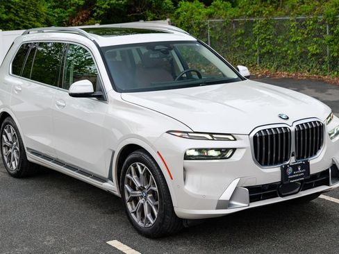 Used 2023 BMW X7 xDrive40i w/ Premium Package AWD/4WD image 9