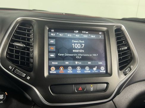 Certified 2022 Jeep Cherokee Trailhawk w/ Technology Group B image 18