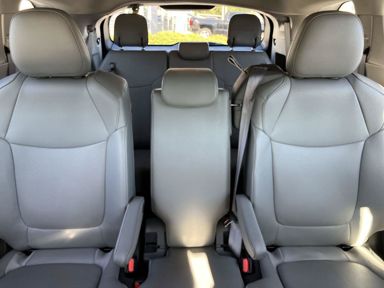 Used 2023 Toyota Sienna XLE FWD image 34