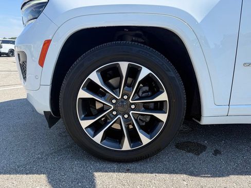 Used 2023 Jeep Grand Cherokee L Overland w/ Rear Seat Video Group I AWD/4WD image 14