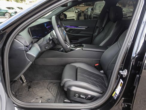 Used 2025 BMW i5 eDrive40i w/ M Sport Package image 17