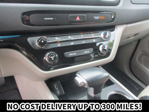 Used 2019 Kia Sedona EX FWD image 22