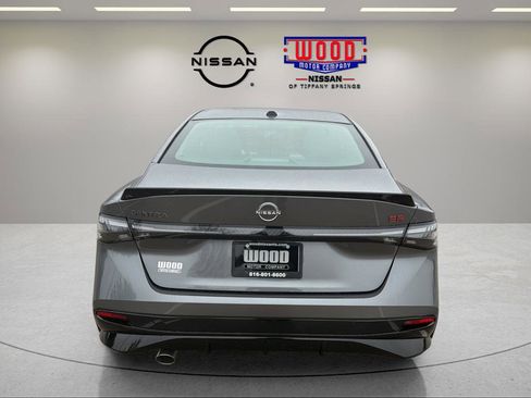 New 2026 Nissan Sentra SR w/ Floor Mat Package FWD image 3