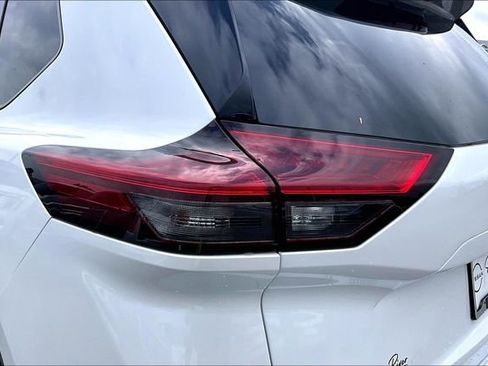 Certified 2024 Nissan Rogue Platinum w/ Platinum Premium Package FWD image 20