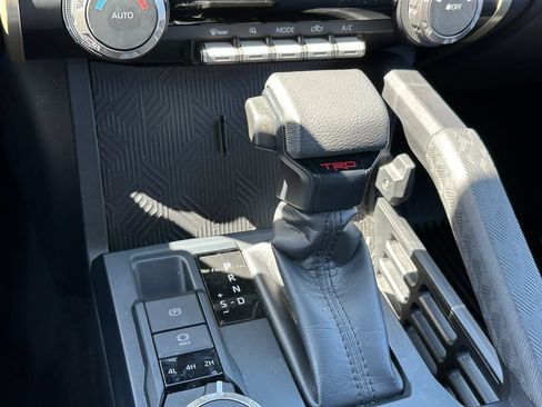 Used 2025 Toyota Tacoma TRD Off-Road AWD/4WD image 32