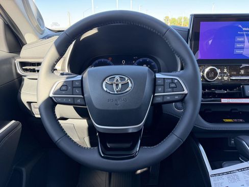 New 2026 Toyota Highlander Limited AWD/4WD image 24